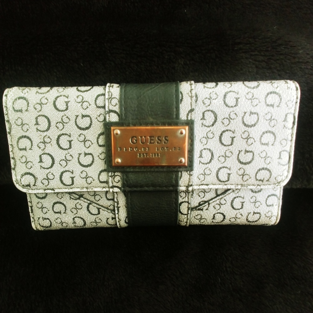 Guess Women's Trifold Wallet Clutch